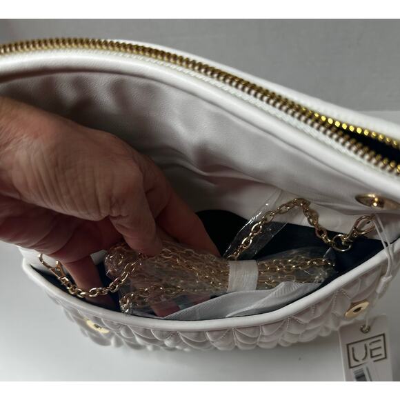 Urban Expressions Ivory Quilted Wristlet - Picture 3 of 13